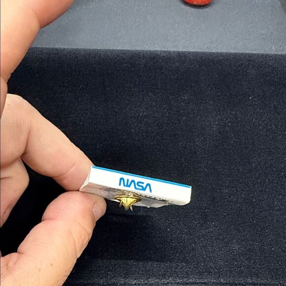 Vintage NASA Space Shuttle Commemorative Pin - Picture 2 of 2